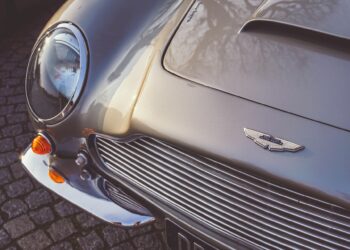 Aston Martin DB6 badge