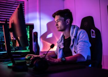 Man playing in Computer | FintechZoom