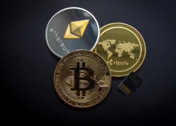 3 coins, bitcoin, ethereum and ripple over a black background | FintechZooom