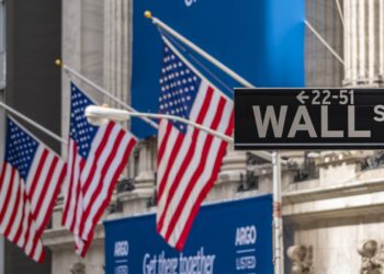 Wall Street with US Flags | FintechZoom