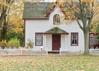 House with White Facade | FintechZoom