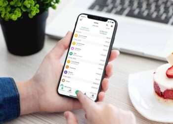 Mobile on Desk with a Spending Plan APP | FintechZoom