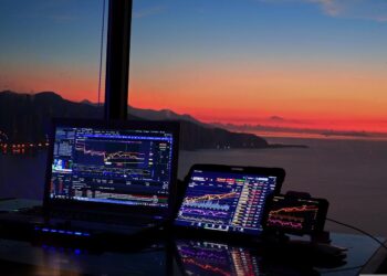 Stock Charts on Computer | FintechZoom