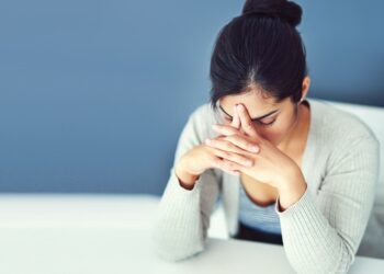 Woman worried | FintechZoom