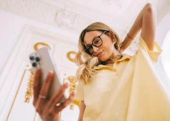 Woman using instagram app | FintechZoom