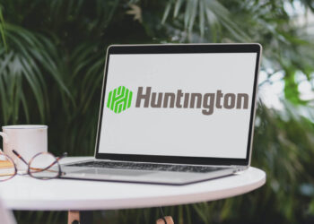 Huntington Bank on laptop | FintechZoom
