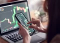 Person on trading | FintechZoom