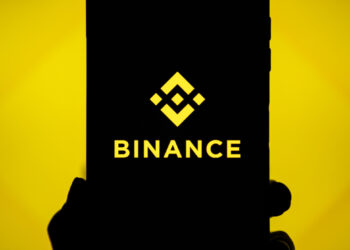 Binance on Smartphone | FintechZoom