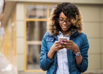 Person using app | FintechZoom