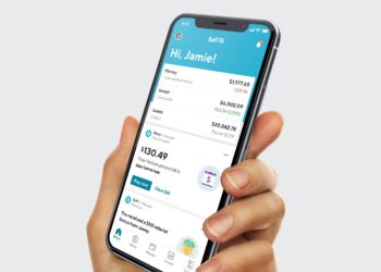 Person with SoFi APP | FintechZoom