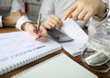 How to Pay Your Bills in time | FintecvhZoom