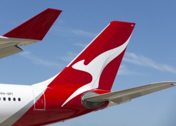 Qantas airplane | FintechZoom