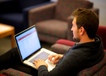 Young man laptop | FintechZoom