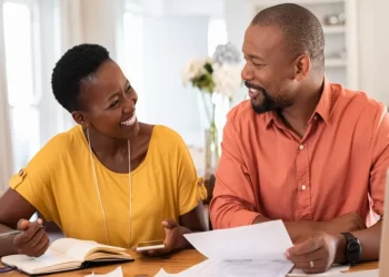 Couple making their budget | FintechZoom