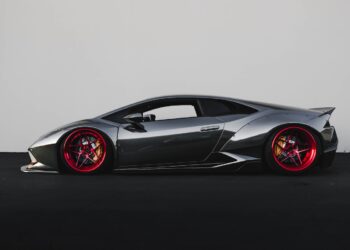 Photo of Black Lamborghini | FintechZoom