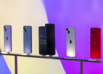 The Apple iPhone | FintechZoom