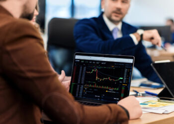 Business man at Trading in Office | FintechZoom