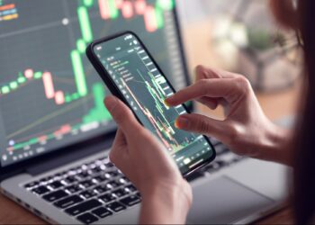 Trading on mobile and Computer | FintechZoom