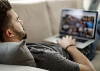 Latest Movies on Laptop | Fintechzoom