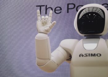 Asimo robot doing handsign | FintechZoom