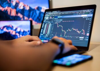 Trading confidence: evaluating and selecting the right forex broker | FintechZoom