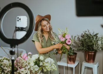 The Rise and Risks of Virtual Influencers | FintechZoom