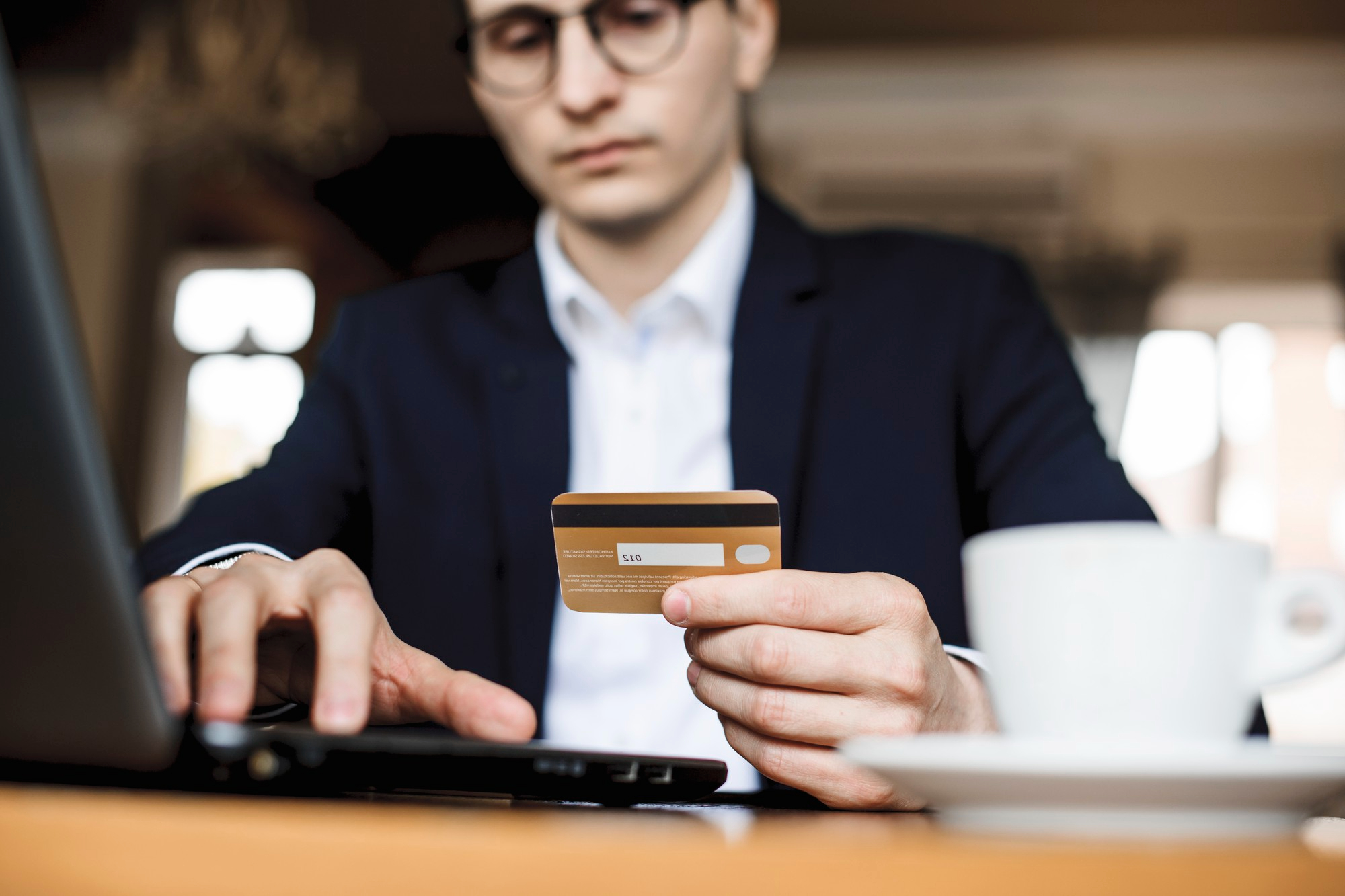 Comparing Business Credit Cards vs. Lines of Credit for SMEs